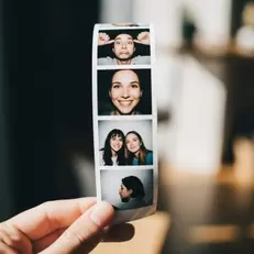 Foto Tiras Retro: ¡4 tiras con 4 momentos únicos cada una!