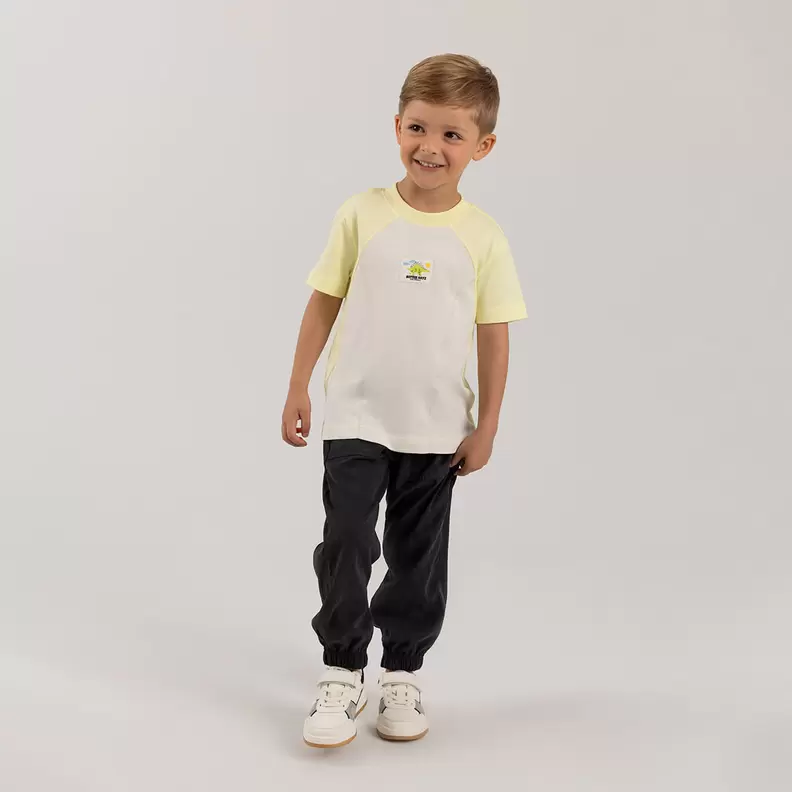 Conjunto para niño de camiseta y pantalón jogger