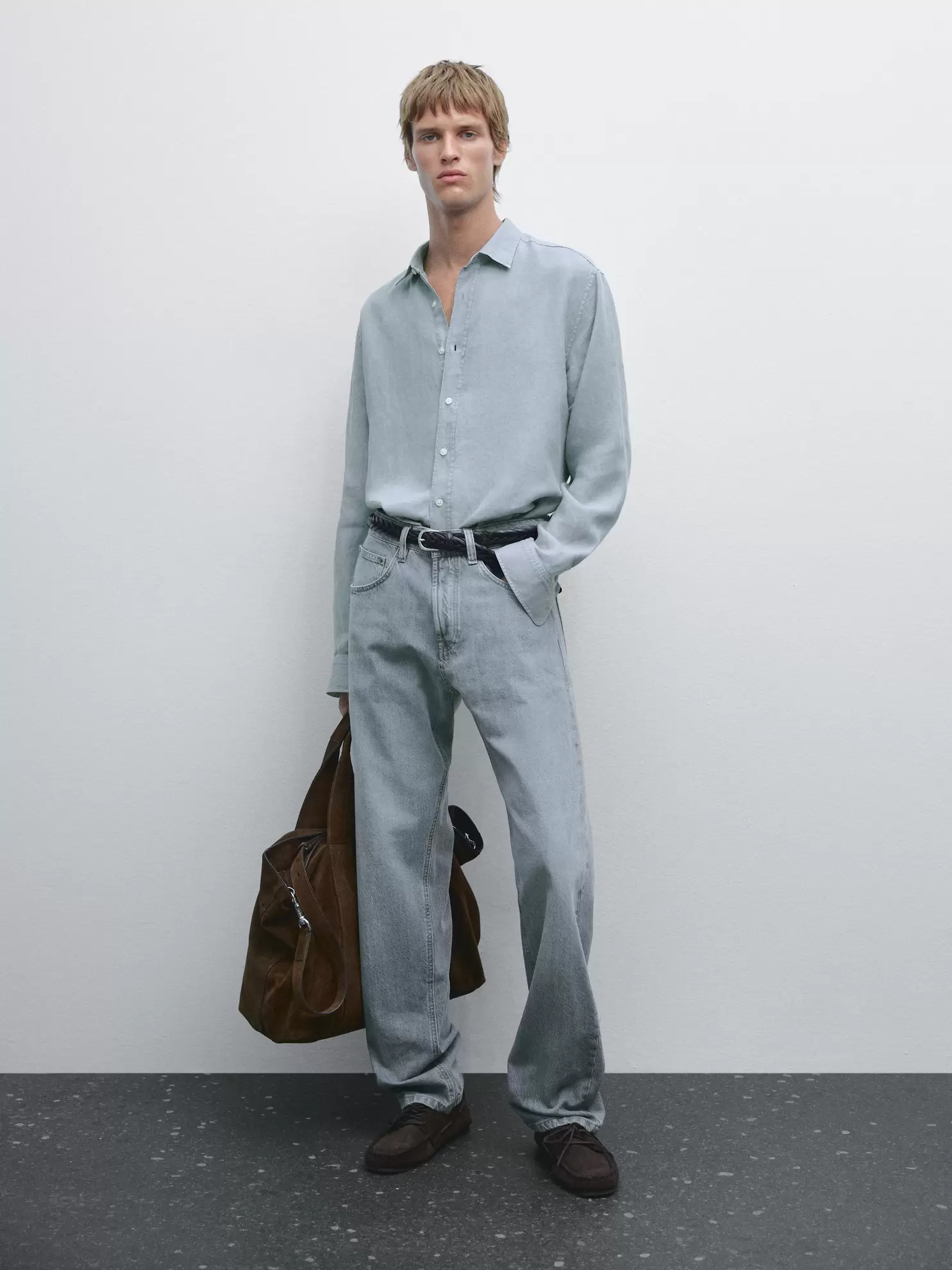 Camisa regular fit acabado maltinto Camisa regular fit acabado maltinto Camisa cuello mao regular fit Camisa cuello mao regular fit