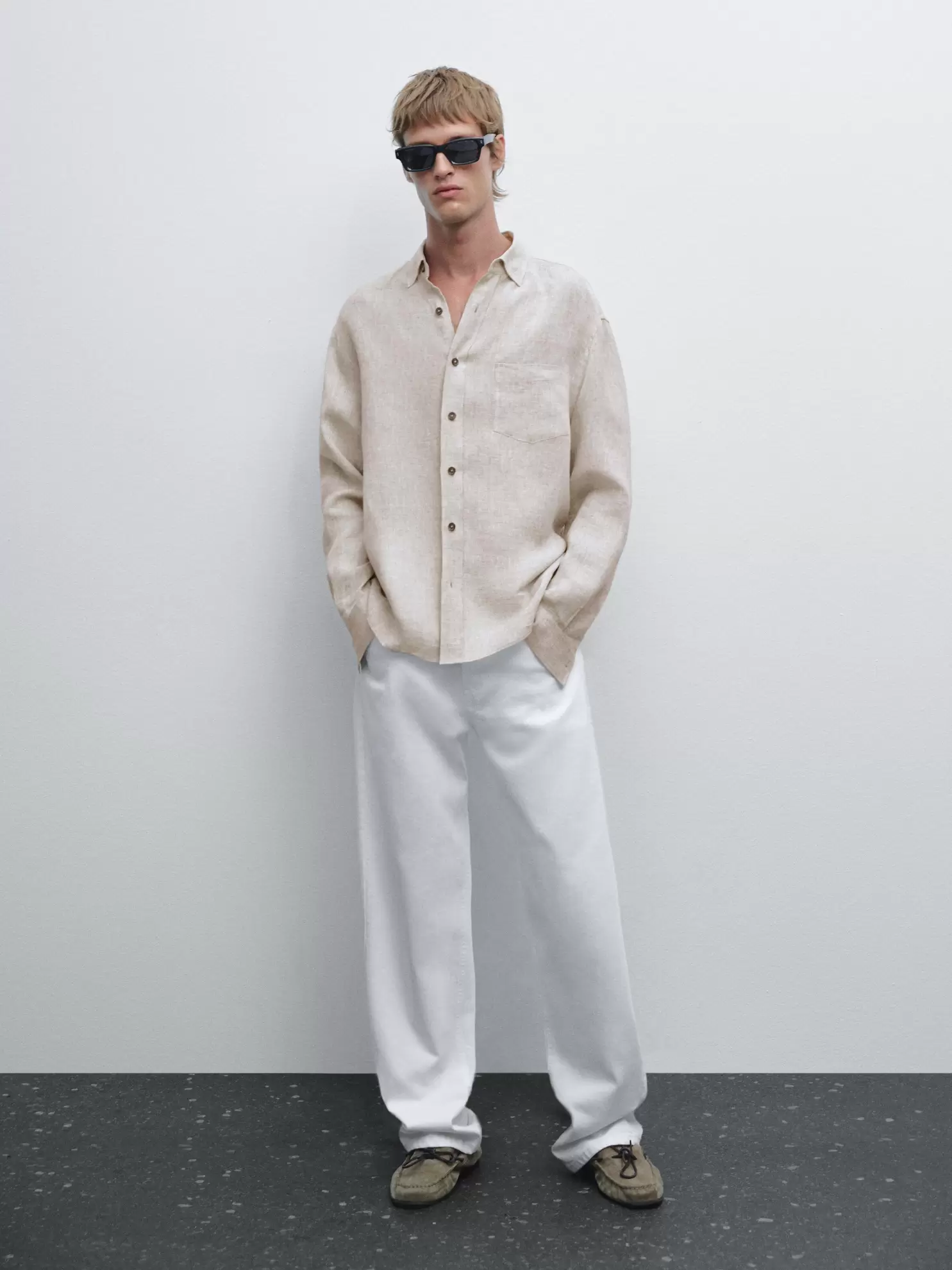 Camisa regular fit 100% lino Polo punto cuello pico Pantalón tapered fit 100% lino Pantalón jogger fit 100% lino