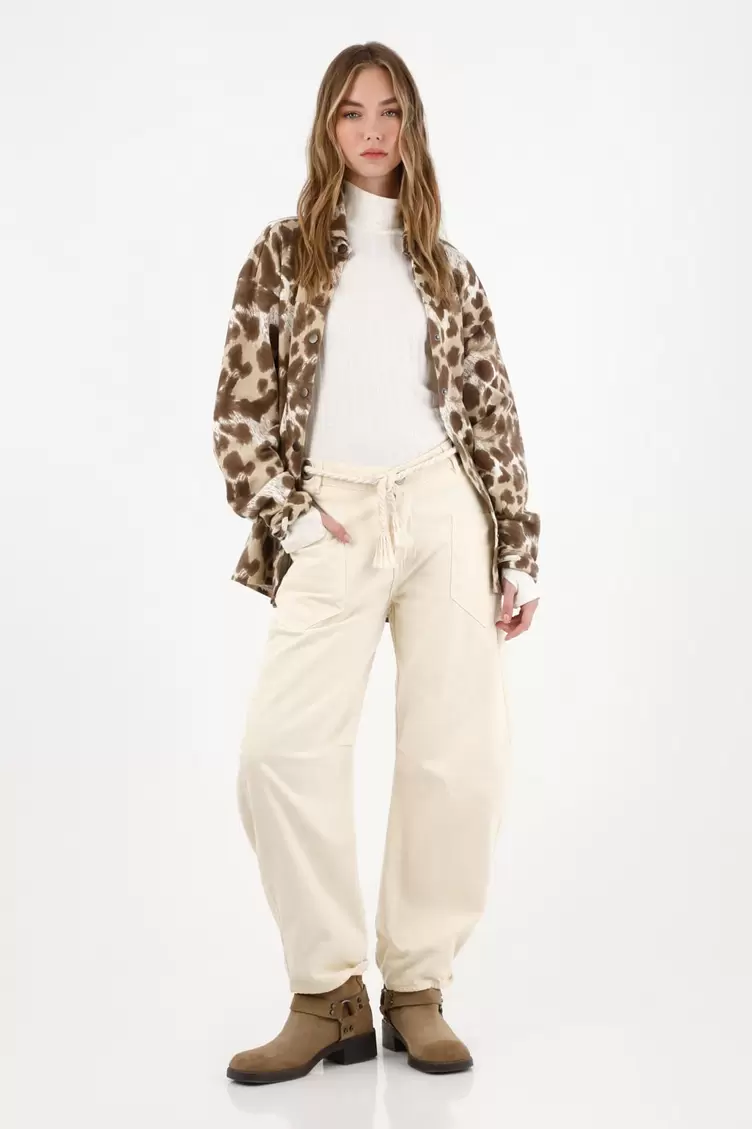 Jean Horseshoe con ojaletes crudo para mujer