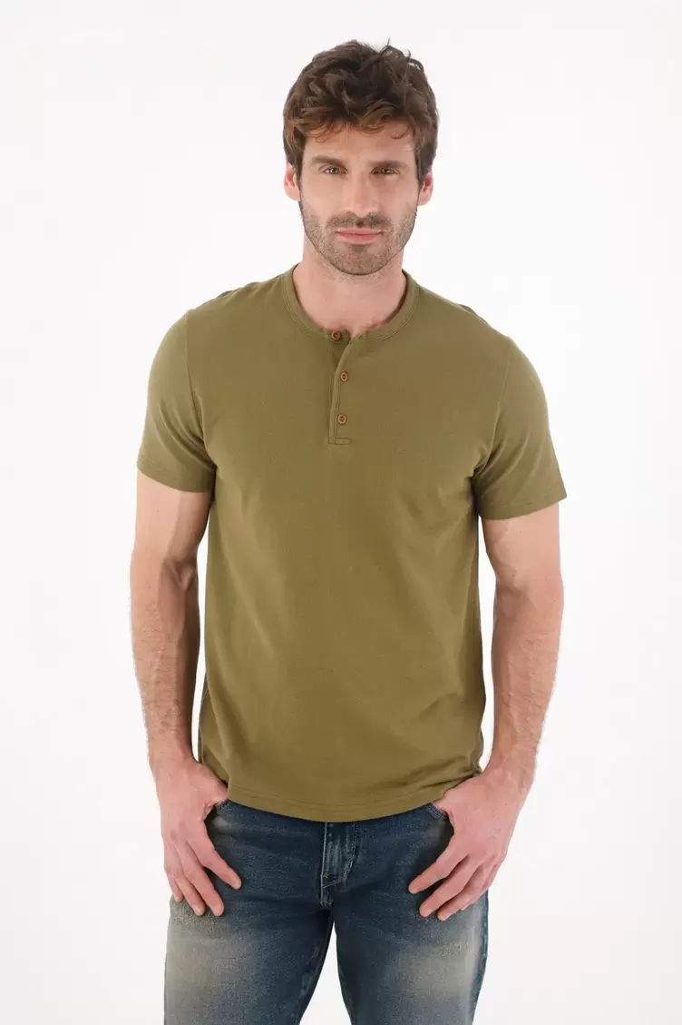 Camiseta cuello neru con botones verde para hombre