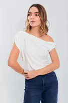 Blusa solo hombro manga surcida con herraje - Blanco