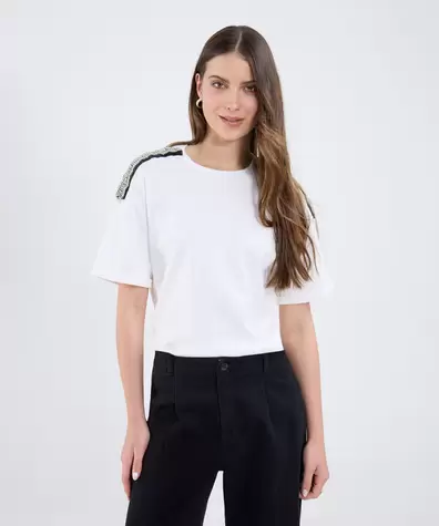 Camiseta Con Detalle En Hombro