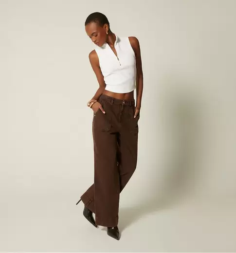 Jean bota recta tiro alto bolsillo