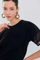 T-shirt con puños y bolsillo en malla - Negro