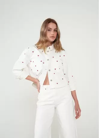 Chaqueta con corazones bordados