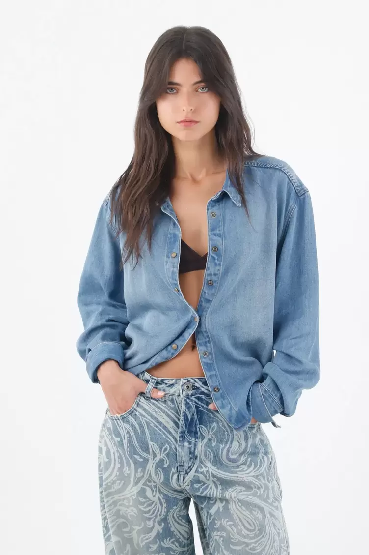 Camisa para mujer lyocell azul fit relajado con broches Camisa para mujer lyocell azul fit relajado con broches