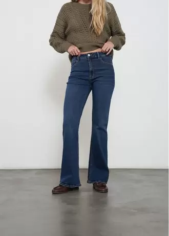 Jean flare tiro alto