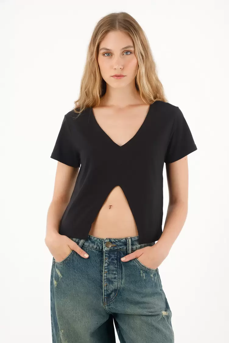 Camiseta manga corta con abertura en delantero negra para mujer