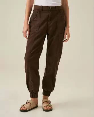 Pantalón de Mujer Silueta Jogger Tiro Alto Denim Liviano Viscosa Diagonal en Mezcla de Algodón y Lyocell