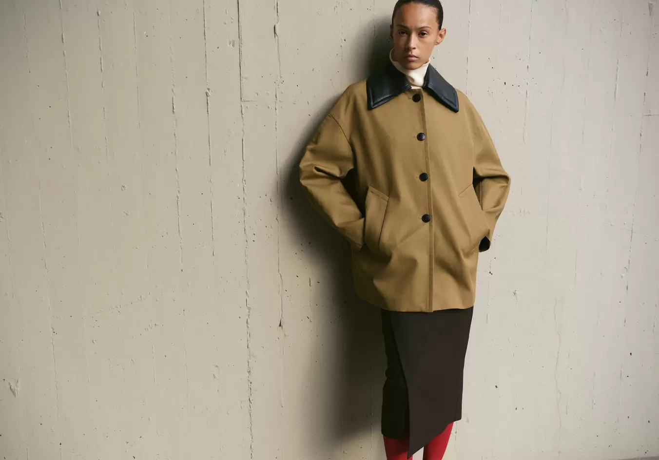 Trench cuello efecto piel