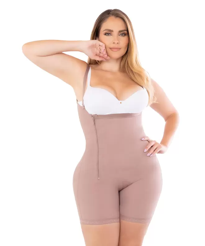 Faja postquirúrgica de alta compresión media pierna con cierre lateral y realce de glúteos