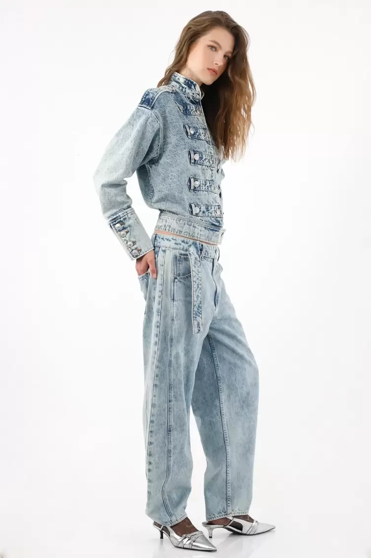 Jeans slouchy con pretina anudable en denim para mujer