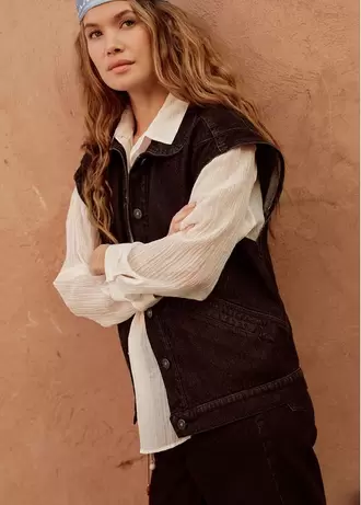 Chaleco en denim con botones