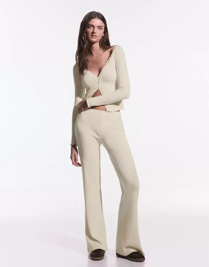 Pantalón flare soft touch