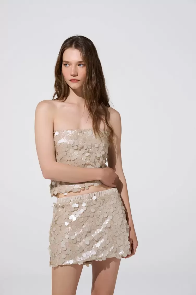 Falda mini recta con lentejuelas en beige para mujer