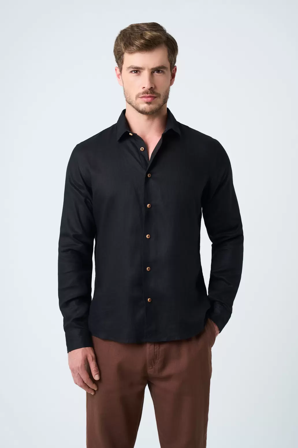 Camisa manga larga en lino para hombre silueta semi ajustada