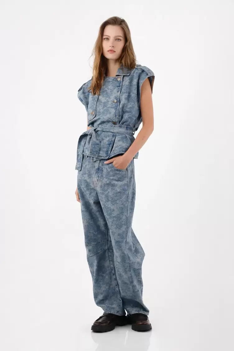 Chaleco holgado con cinturón anudado en denim para mujer