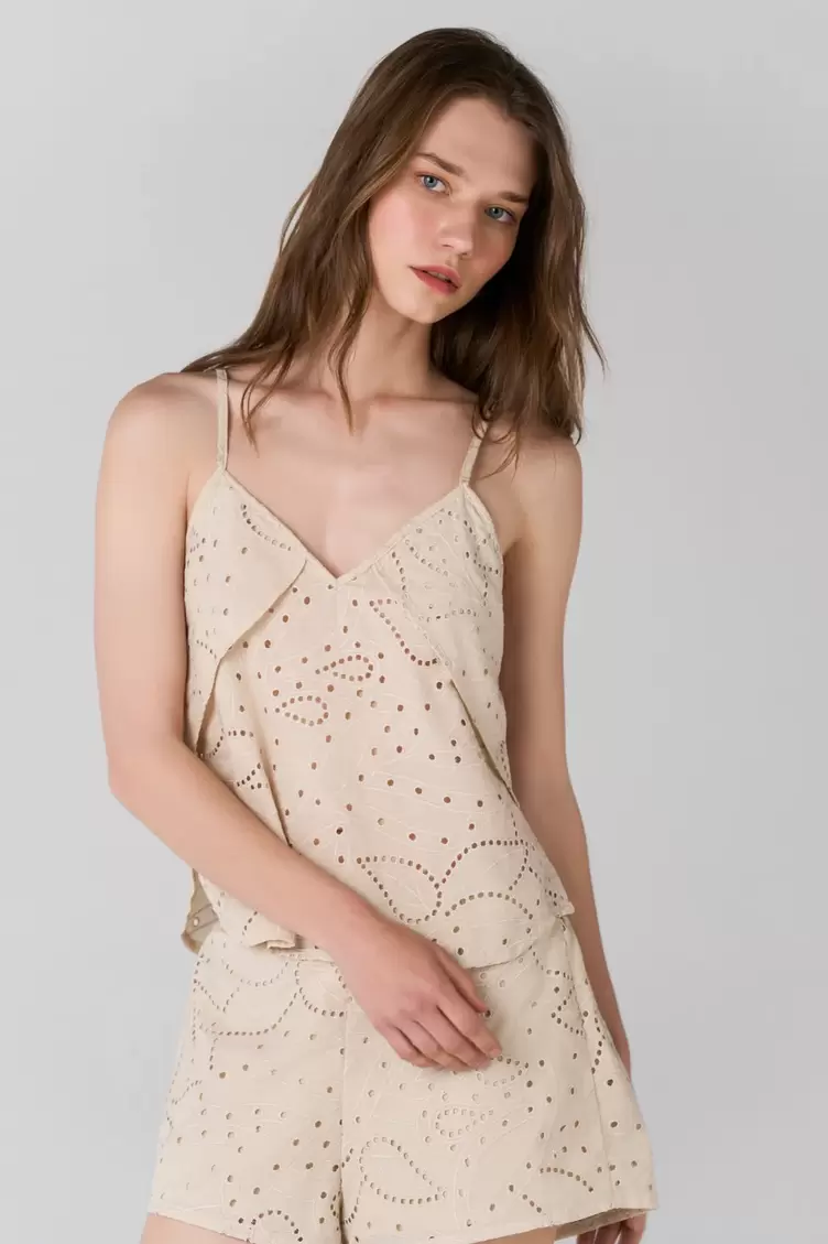 Top de tirantes fit relajado con bordado calado en algodón beige para mujer