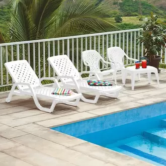 Combo Playero (2 Camas Asoleadoras + 2 Sillas Playeras + 1 Mesa de Centro)