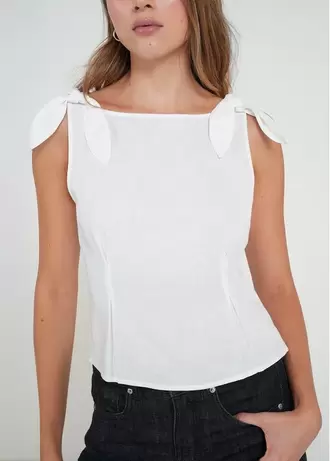 Camisa con detalle en hombros