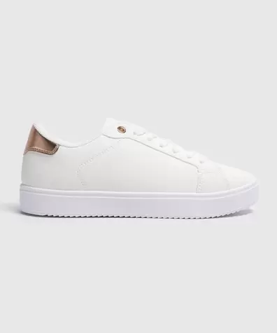 Tenis Urbanos Con Detalle Posterior