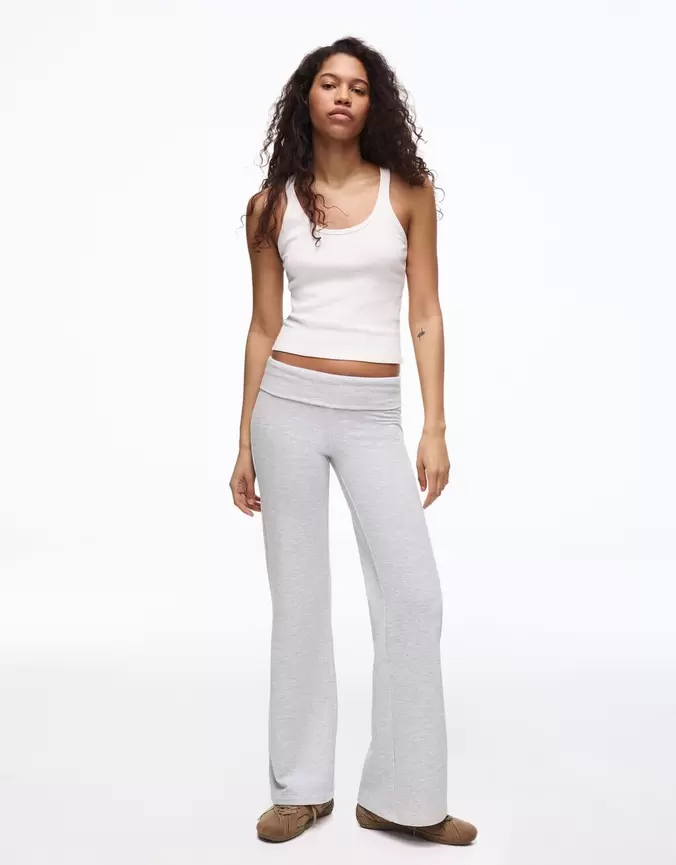 Pantalón felpa flare parche