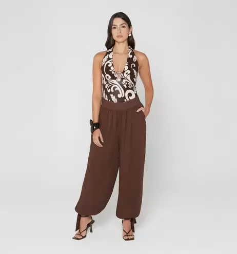 Pantalon tiro alto harem con amarre