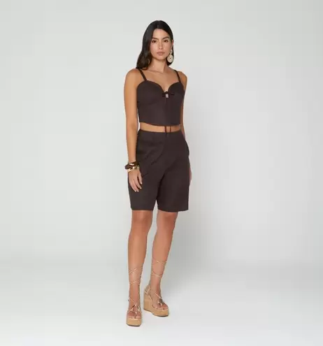 Short bermuda tiro alto