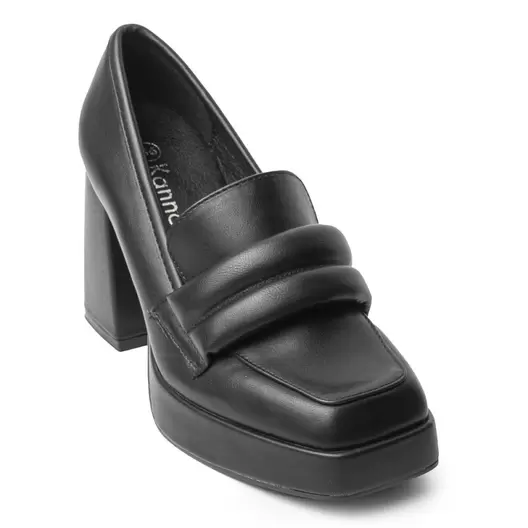 Zapato cerrado de tacon...