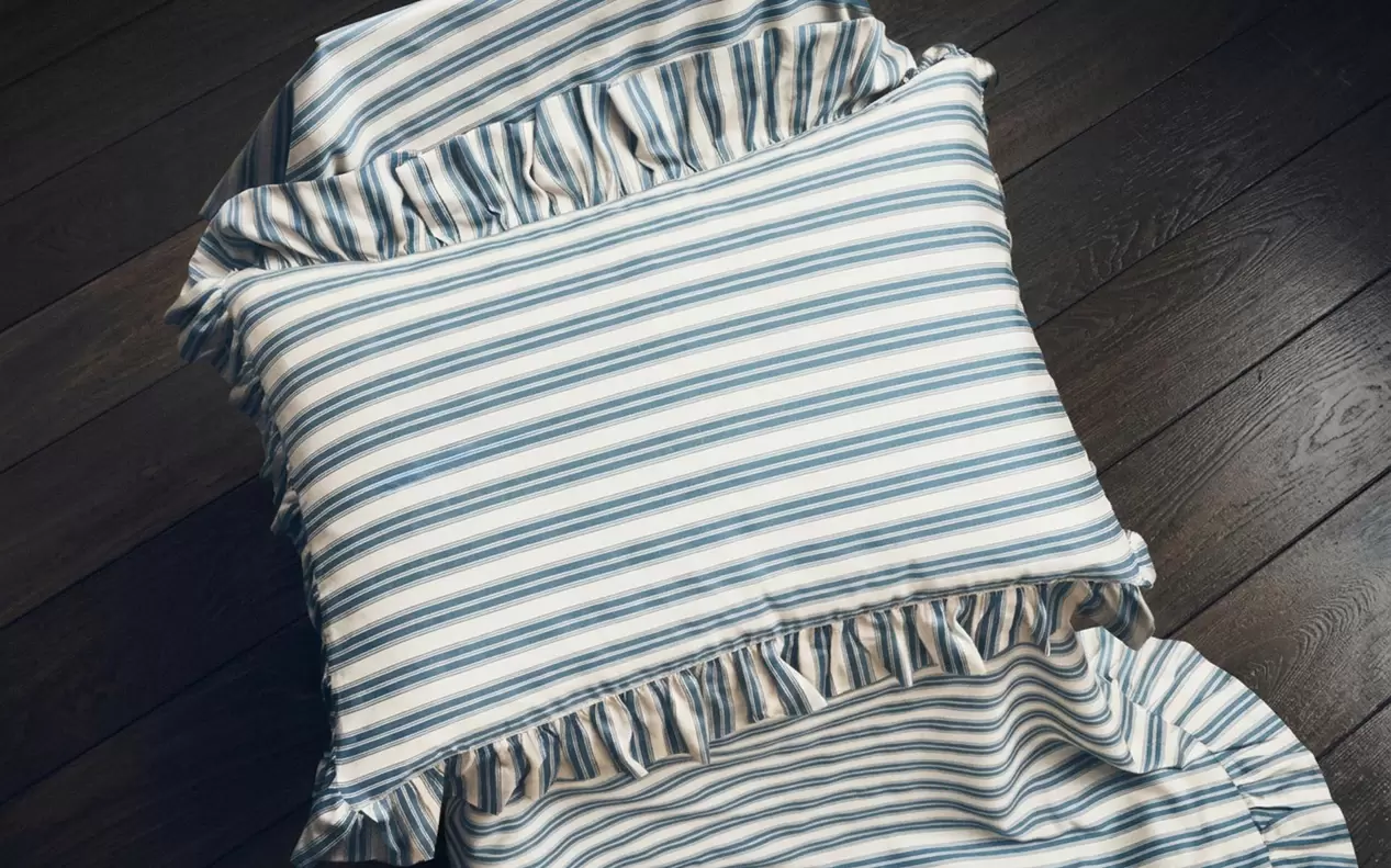 ROPA DE CAMA RAYAS VOLANTE | KATHARINE POLE