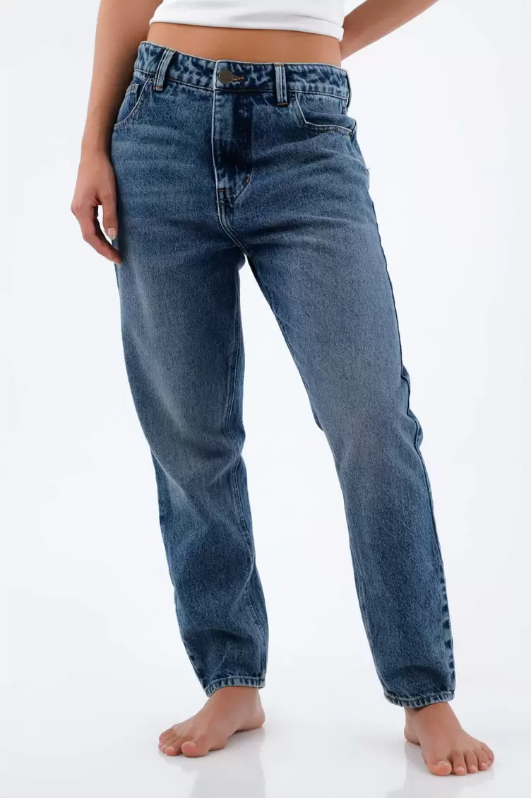Jean para mujer de algodón azul mom fit con pretina
