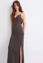 Vestido ajustado con copas