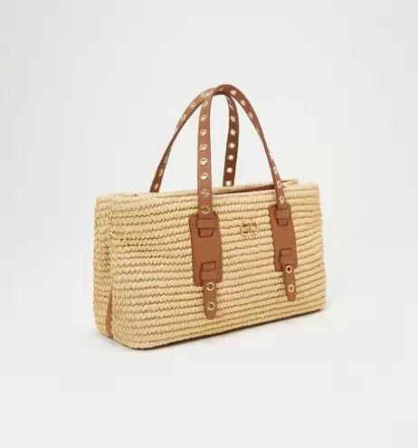 Bolso de mano costero con detalles