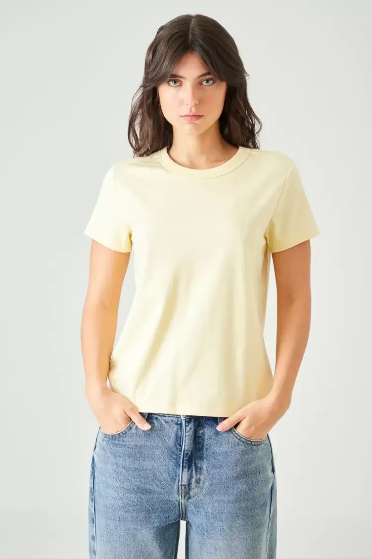 Camiseta regular fit con cuello redondo en vainilla para mujer