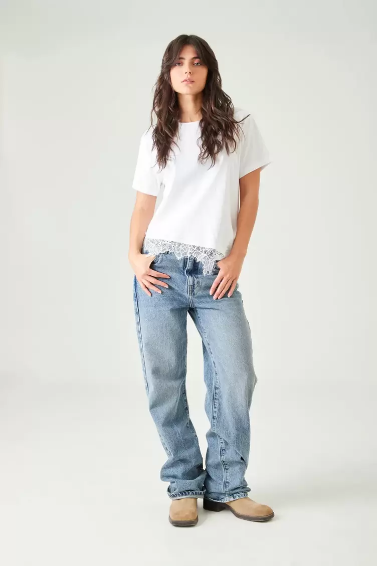 Camiseta relaxed fit con borde de encaje en blanco para mujer