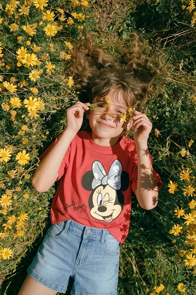 SHORT DE MIC CON BRILLOS AZUL PARA NIÑA
