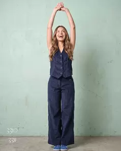 Conjunto Sastrería en corduruy: Chaleco Entallado y Pantalón Wide Leg