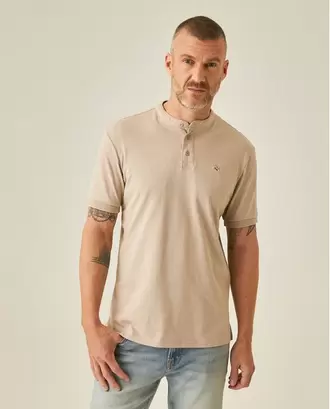 Camisa Polo de Hombre Slim Fit Cuello Nerú con Detalles en Rojo en Mezcla de Algodón