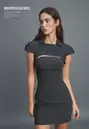 Vestido corto entallado con botones