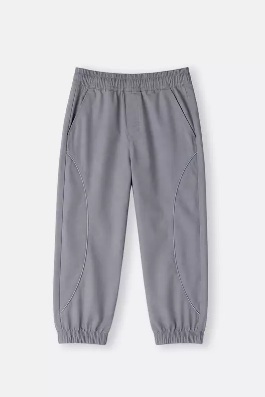 Jogger con detalles reflectivos para niño