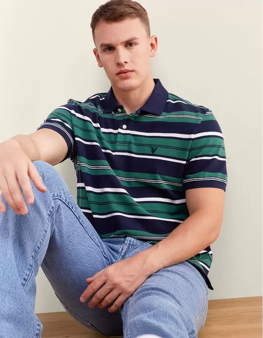 Camiseta Polo Piqué con Logotipo de Ajuste Estándar