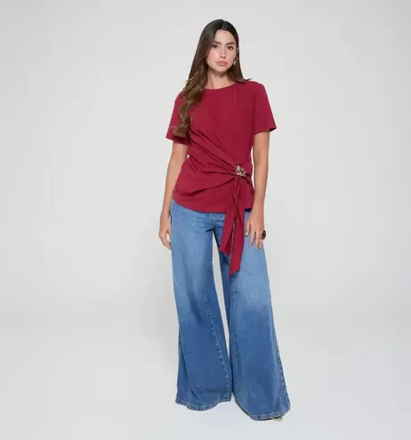 Camiseta con herraje en costado