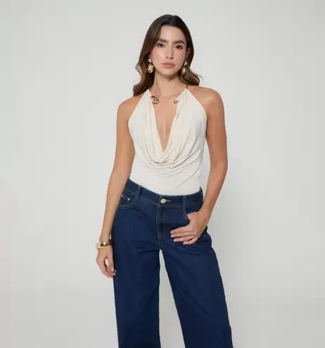 Blusa cuello halter con escote pelicano