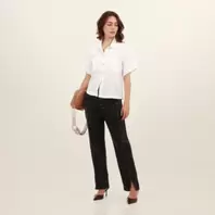 Blusa abierta cuello sport manga corta con bolsillos