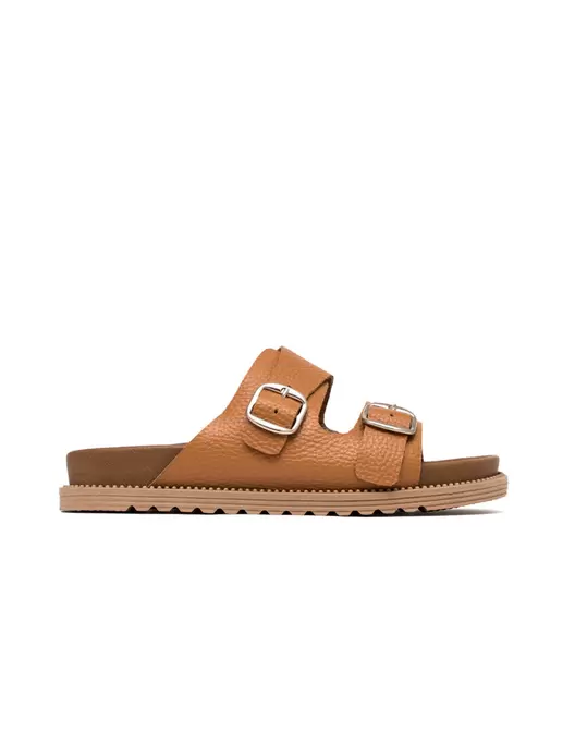 Sandalia Plana en Cuero con Doble Hebilla Ajustable para Mujer Color Miel Marca JOSH Ref. HAWAIANA01