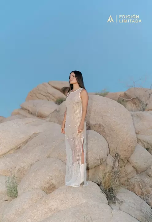 Vestido largo con perlas para mujer