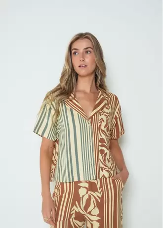 Camisa manga corta cuello clásico a rayas