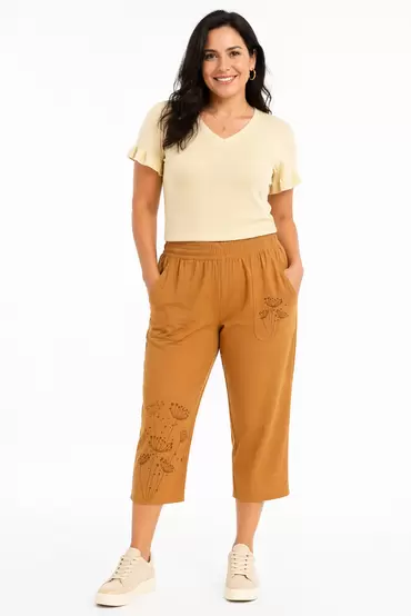 Camiseta cuello en V silueta ajustada
